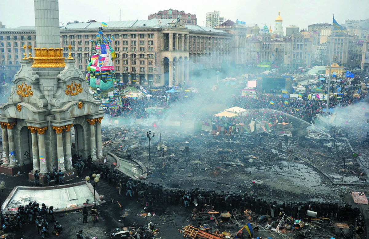 Киев площадь независимости Евромайдан. Майдан Украина 2014 площадь. Майдан Незалежности Киев 2014. Майдан 2014 площадь независимости. Евромайдан это