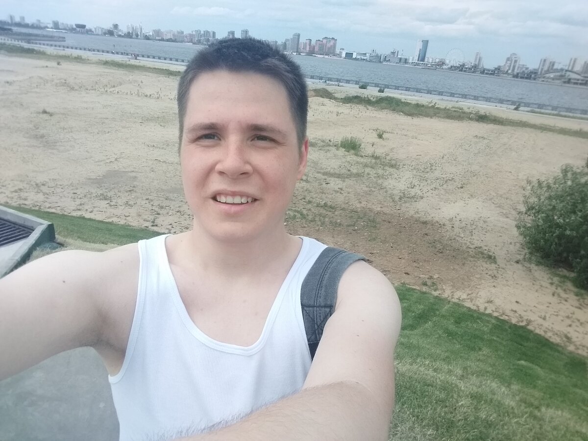 Нагуливаю шаги на кремлёвской набережной, Казань