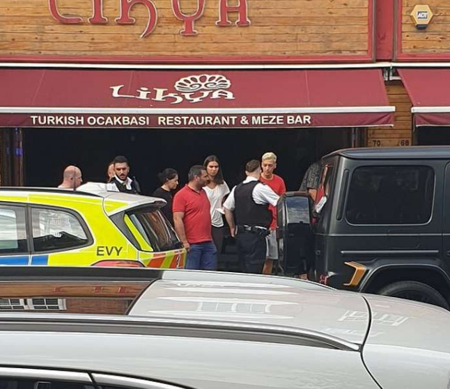 Полиция беседует с Озилом