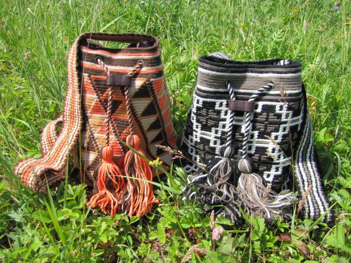 Я не рискнула вязать оригинальные индейские орнаменты и цветовые гаммы выбрала поспокойнее