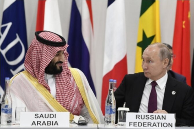 Наследный принц Саудовской Аравии Мухаммед бен Сальман аль Сауд и президент России Владимир Путин. 