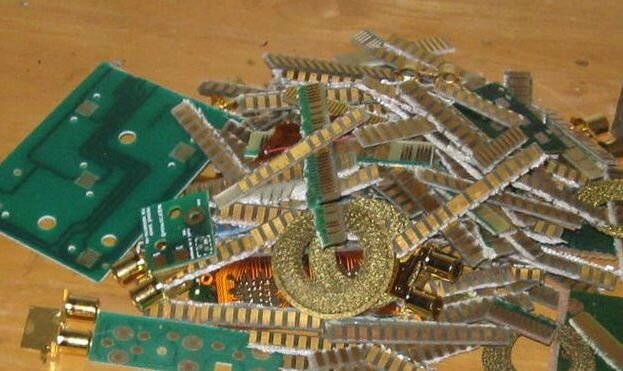 Небольшая часть компьютерного "лома"