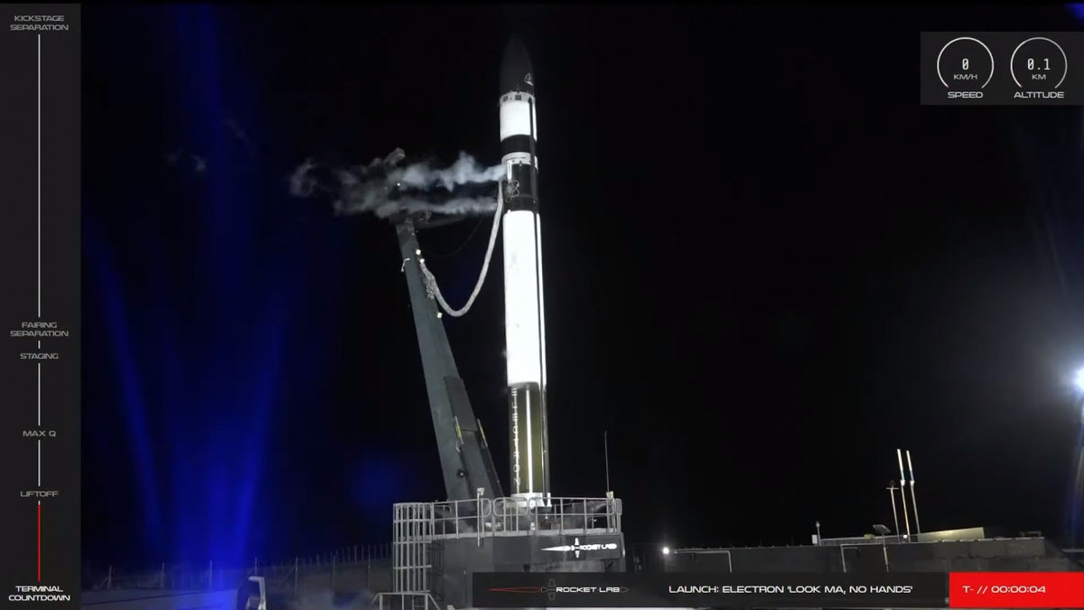 На снимке: ракета Electron во время пуска в рамках миссии "Look Ma, No Hands". Источник: Rocket Lab. 