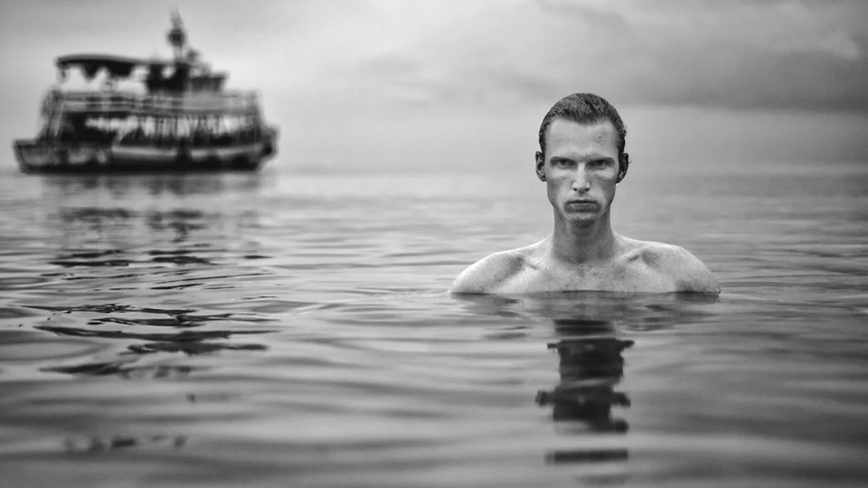 картинка- https://redshotsph.tumblr.com/following