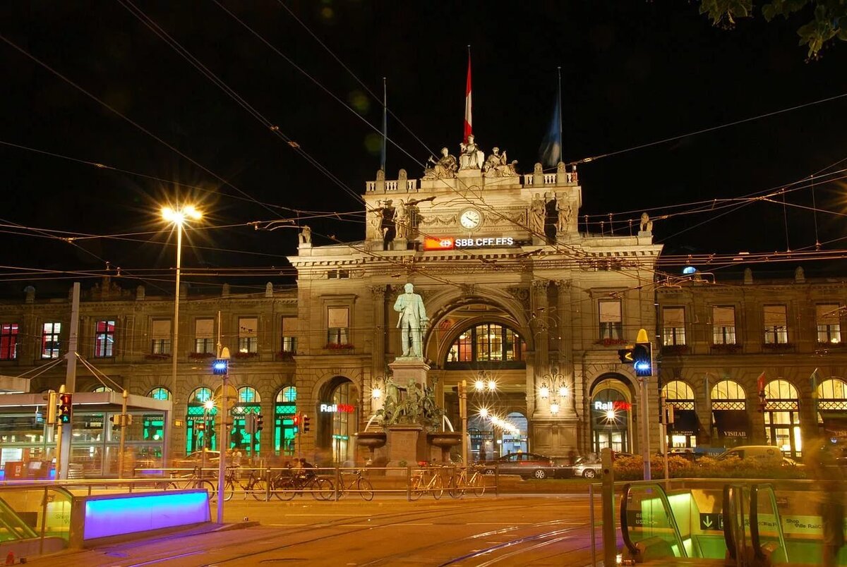                                 Центральный вокзал (Hauptbahnhof)