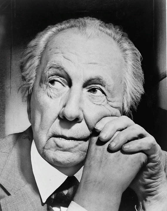 https://cdn.pixabay.com/photo/2014/07/19/11/48/frank-lloyd-wright-396991_960_720.jpg