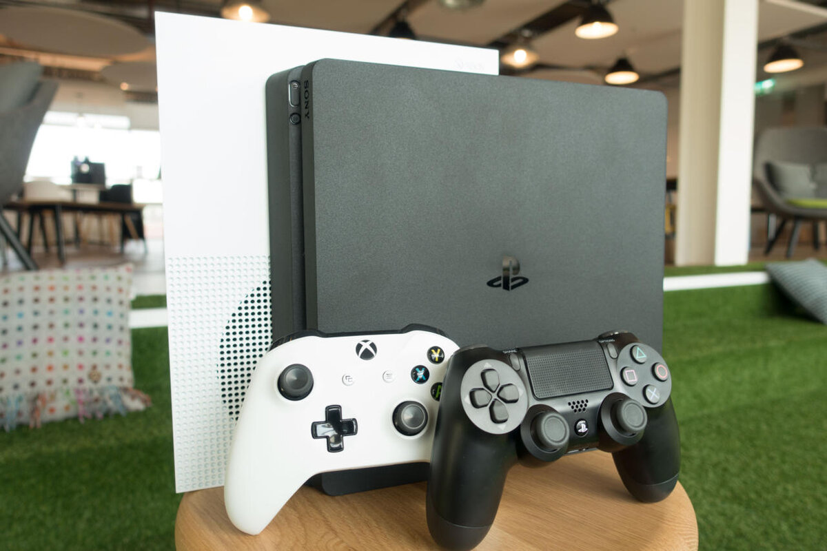 Пк ps4 xbox. Ps4 Slim и Xbox Slim. Xbox one s vs ps4 Slim. Xbox ps4. Xbox s vs PLAYSTATION 4.