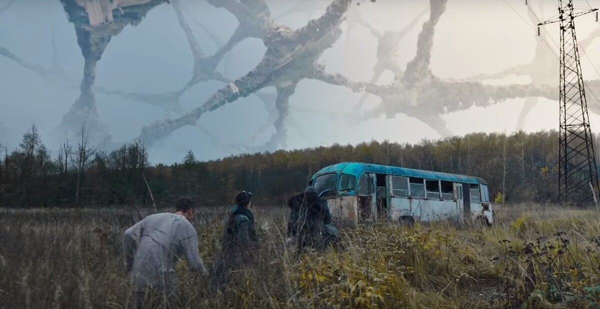 Этот автобус не двигаясь может перенести героев в другое место