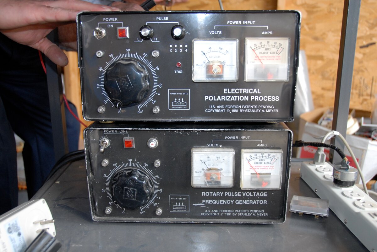 Верхний блок - статика, нижний - электромеханика.