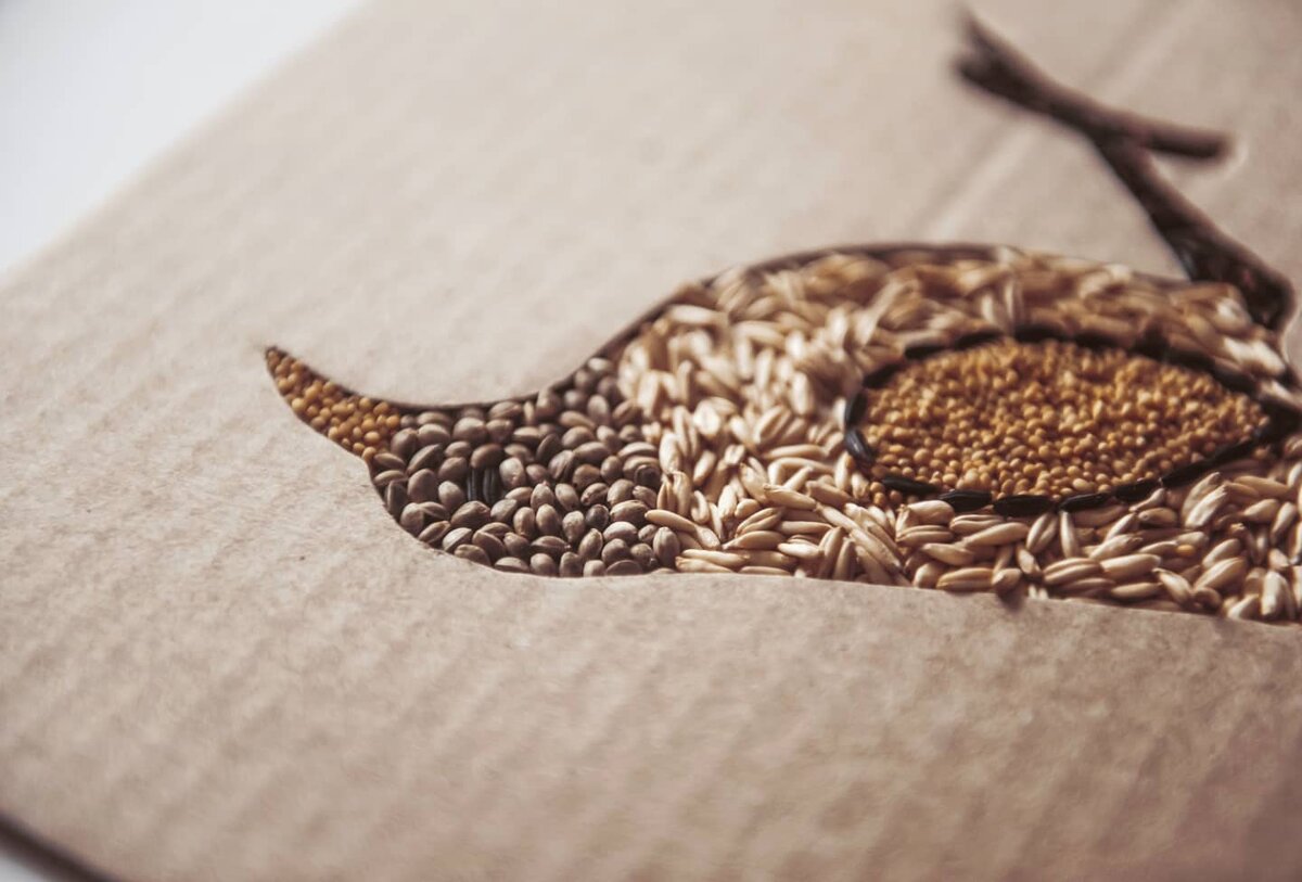 Можно выбрать любые изображения для игры, перерисовав их на картон и вырезать канцелярским ножом.