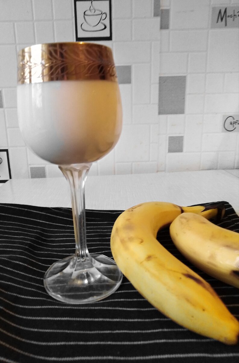 Коктейль молочный с бананом. 