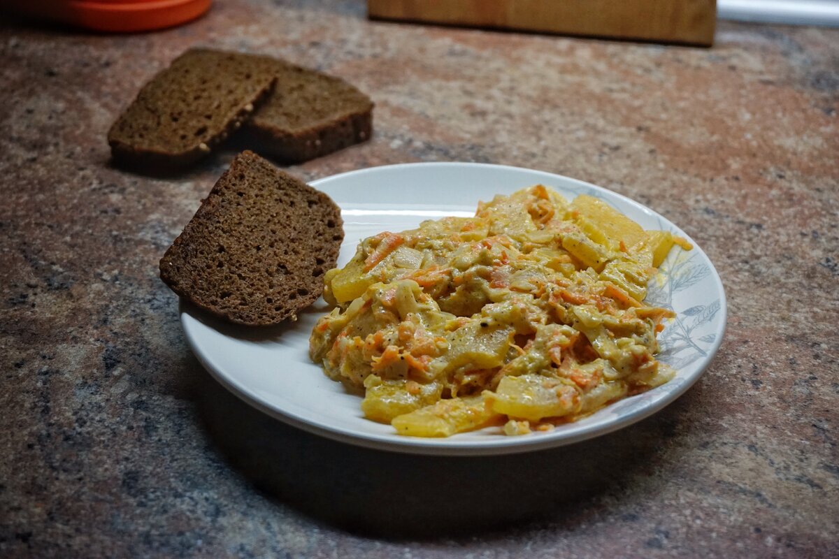 Цукини, тушенные в сметане с морковкой и луком. Они же, кабачки  по-венгерски. | #theмедведьВениамин | Дзен