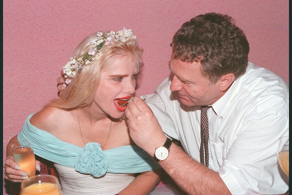 Жириновский на очень важной встрече с депутатом Венгрии Чичолиной( в прошлом звезда фильмов для взрослых)