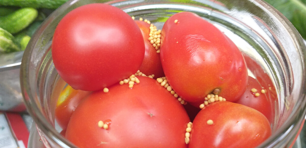 Помидоры с зернами горчицы