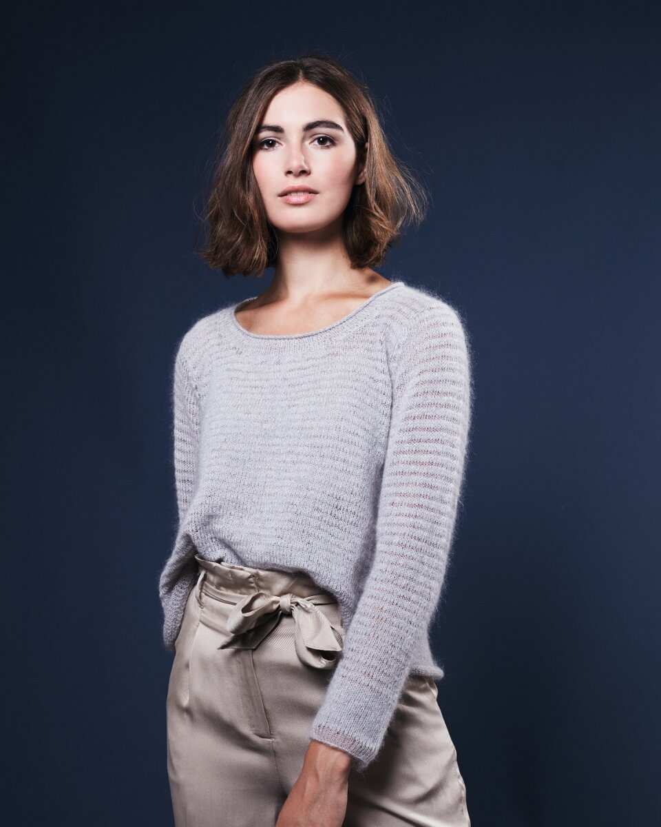 Пуловер чередованием двух нитей