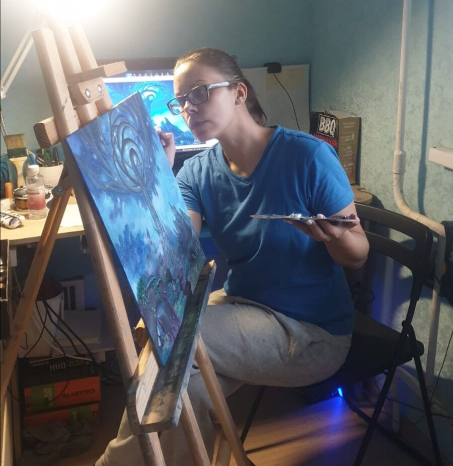 О собственной студии только мечтаю. Работаю просто в углу комнаты.