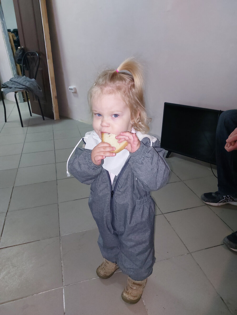 Васяня вообще покушать любит, поэтому я всегда беру с собой перекус