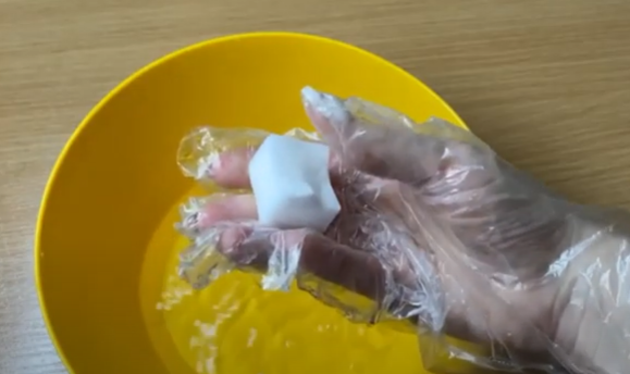 отжимаю лишнюю воду