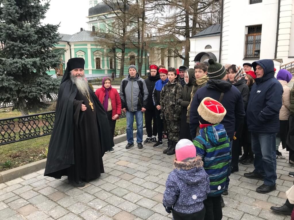 Беседа учащихся с отцом Силуаном.