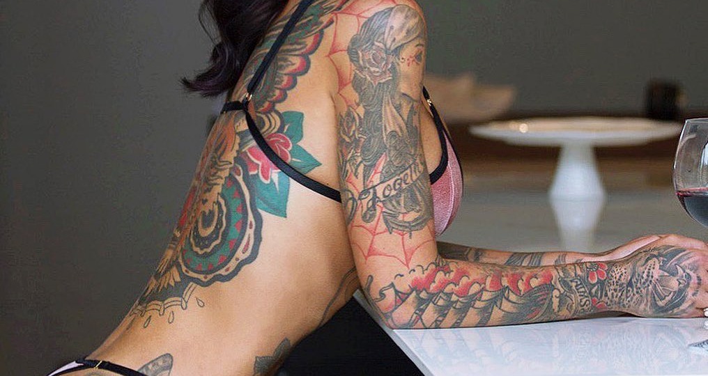 Тату модель Laurence Bédard