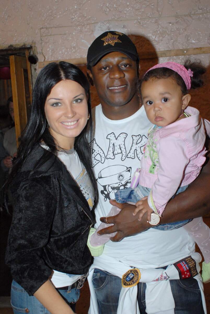    Пьер Нарцисс с бывшей женой и дочерью Legion-Media