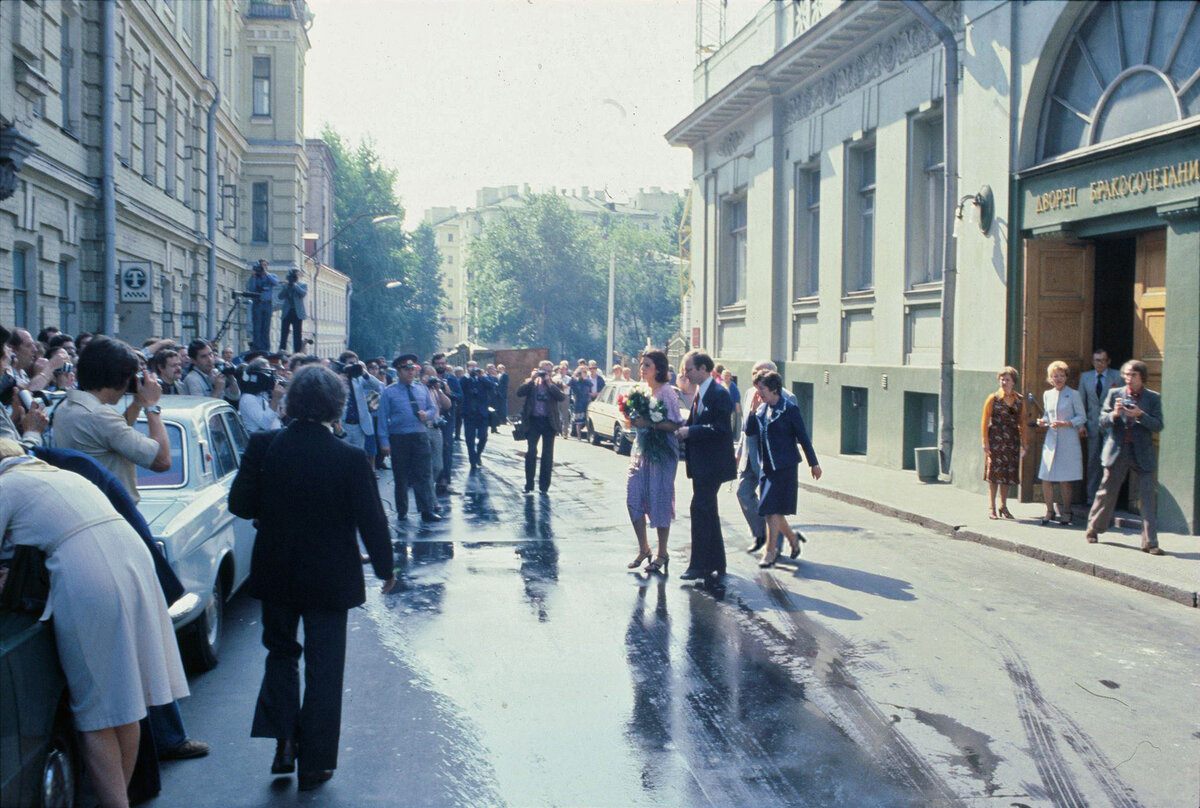 Ð¢Ð°ÐºÐ¾Ð¹ Ð±ÑÐ»Ð° ÐÐ¾ÑÐºÐ²Ð° Ð² 1970-80 Ð³Ð¾Ð´Ð°Ñ Ð¸ ÑÐ°Ðº Ð² 2022-Ð¼ Ð²ÑÐ³Ð»ÑÐ´ÑÑ ÑÑÐ¸ Ð¼ÐµÑÑÐ° Ð½Ð° ÑÐ¾ÑÐ¾ ÑÐ´ÐµÐ»Ð°Ð½Ð½ÑÑ Ñ ÑÐµÑ Ð¶Ðµ ÑÐ¾ÑÐµÐº