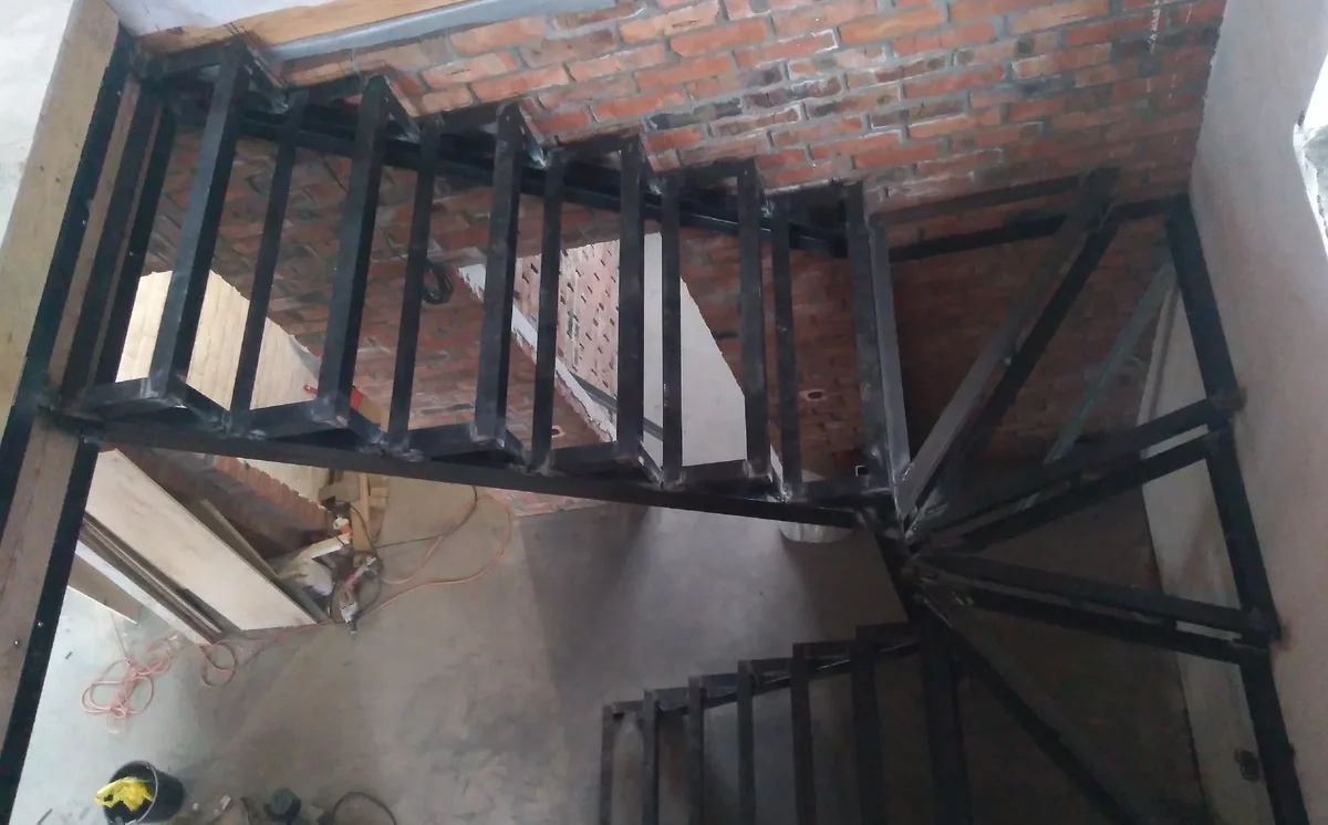 Если захотеть, то лестницу можно сделать вдвое дешевле! Каркас, ступени, перила — рассказываю, как сэкономил 115 тыс.руб.4