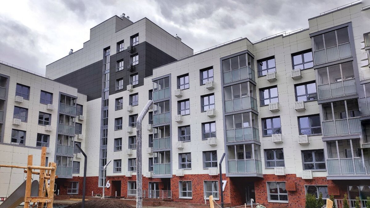 Дом переменной этажности с установленными РДД