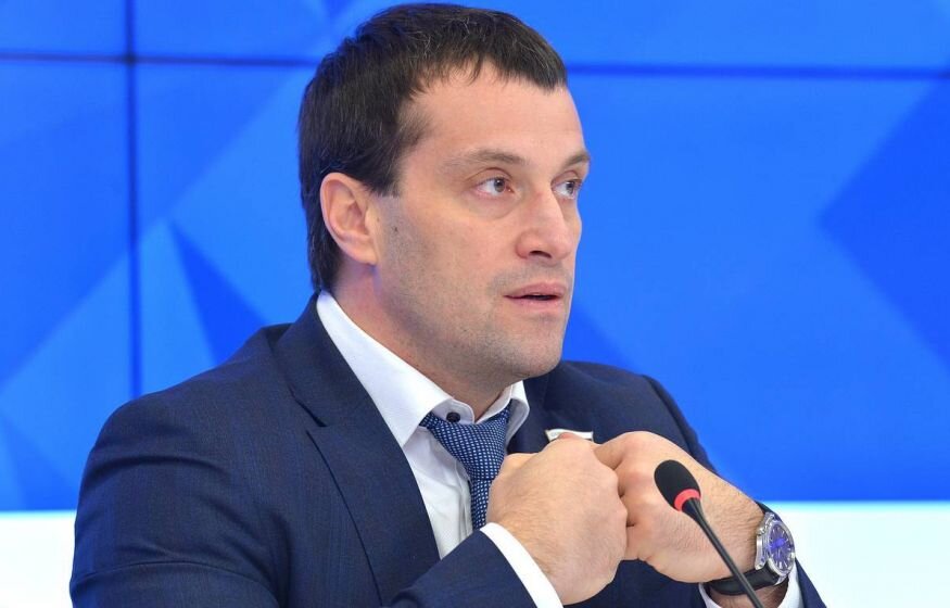    «Продала семью и Родину»: Сенатор Исаков отрекся от дочери из-за ее протеста против спецоперации