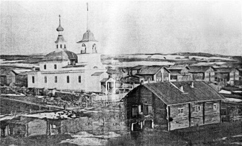 Панорама Усть-Цильмы начала XX в. На переднем плане — Никольский собор. Фото из Википедии