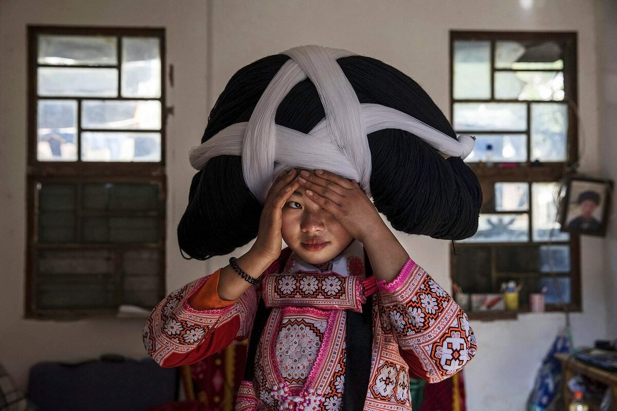 Головной убор женщин народа мяо