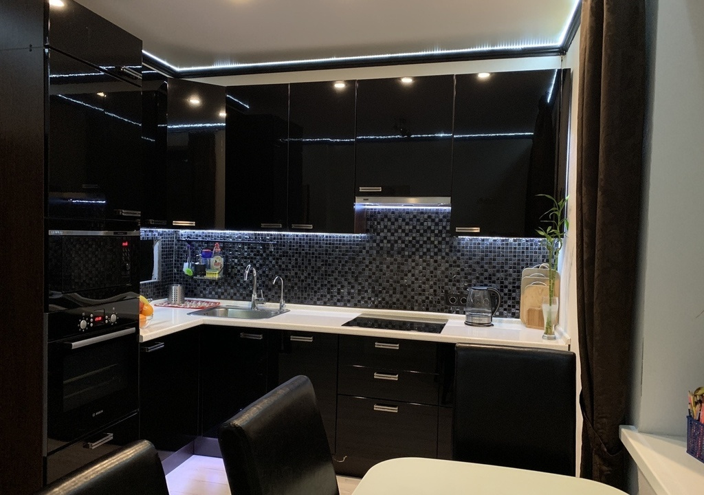 В дизайне кухни есть нечто волшебное: сплетение стиля, элегантности и функциональности, создающее идеальное пространство для творчества и вдохновения.-17