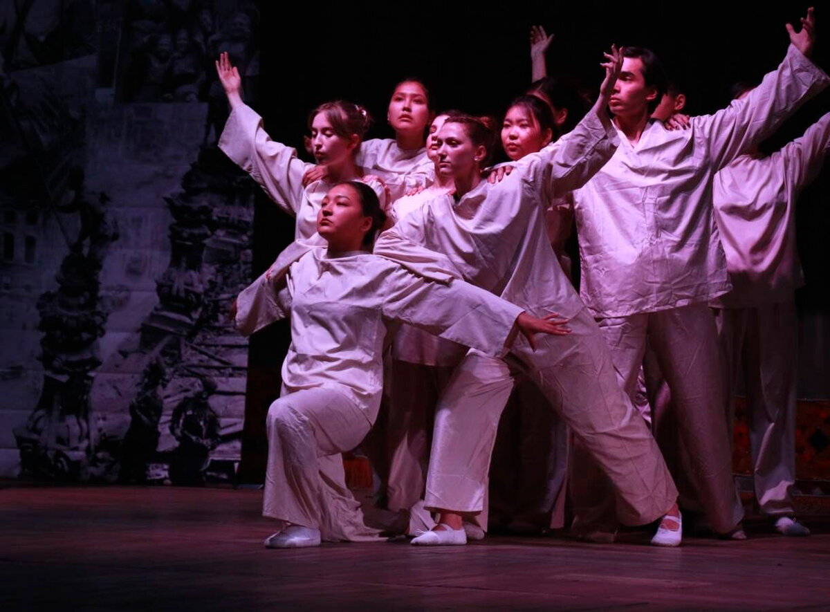 Сцена из спектакля "Чтобы помнили"