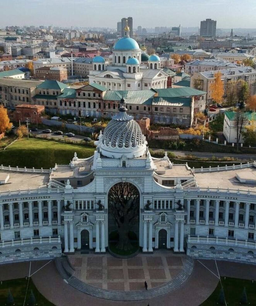 Я в городе казани. Дворец земледельцев Казань. Дворец земледельцев в Казани 2022. Дворец землежельцев казугб. Дворец земледельцев Казань ночью.