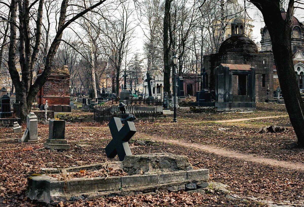 Некрополь лавры. Никольское кладбище Александро-Невской Лавры. Александро Невская Лавра Никольское кладбище. Александро Невская Лавра Санкт-Петербург кладбище. Александро Невская Лавра кладбища Петербург.
