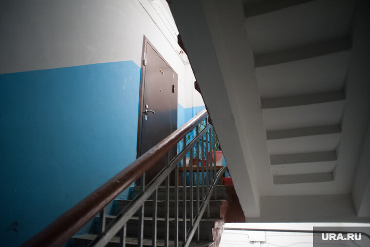    Спасателям пришлось вскрывать замок, чтобы добраться до ребенка