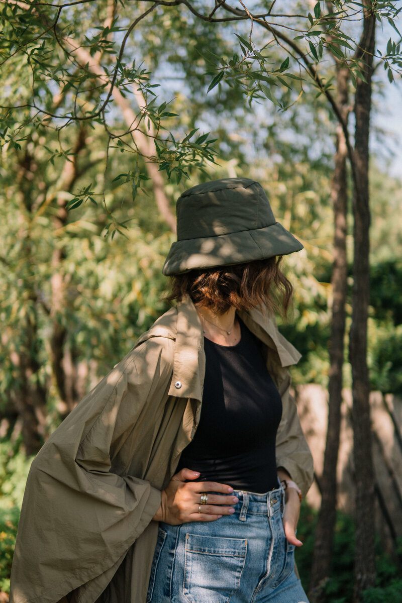 «Если никто не заметит – может ничего и не случится?» - подумала она, и это сработало, а потом ещё и ещё…