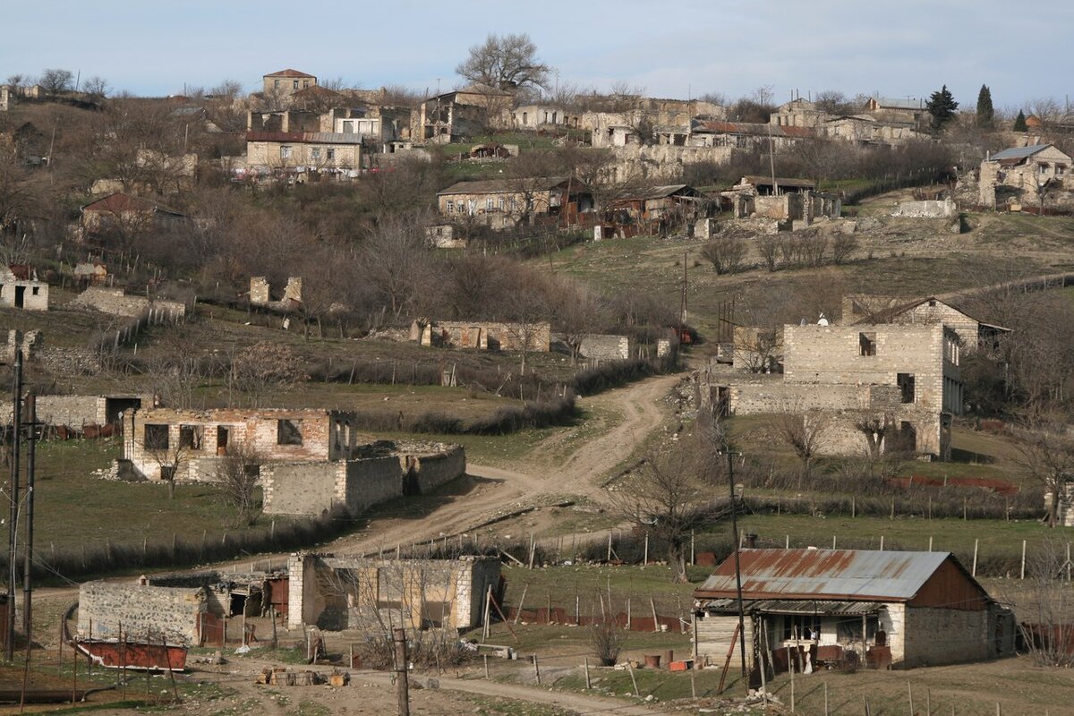 Фотография Сергея Новикова: после Карабахской войны Талыш так и не смог полностью восстановиться. Село как оно было до начала апреля-2016