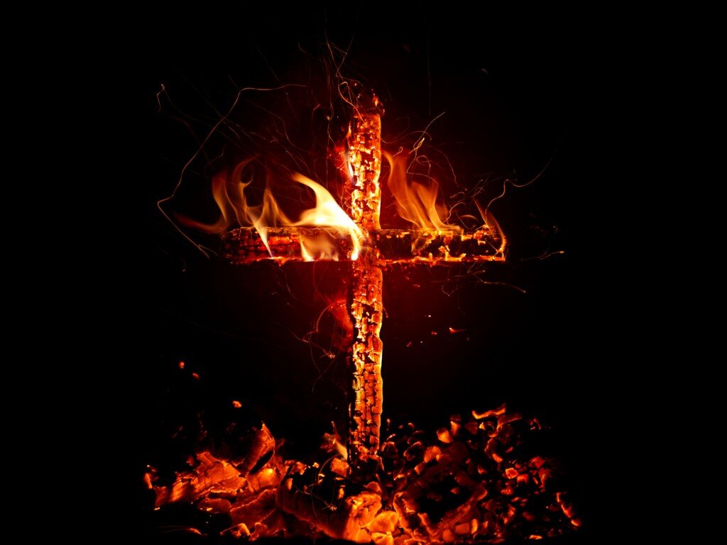 Крест в огне. Горящий крест. Огненный крест. Горящий крест. Крест в огне.