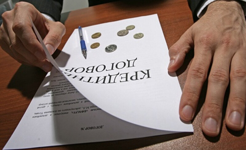 Доля заявок, отмеченных как потенциально мошеннические, в сервисах онлайн-кредитования почти в четыре раза выше, чем в банках, следует из совместного исследования Объединенного Кредитного Бюро (ОКБ) и сервиса MoneyMan за 2016-2017 гг. 