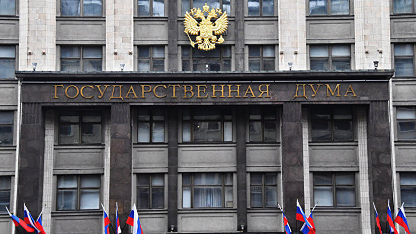  Государственная  дума на пленарном заседании приняла в первом чтении проект закона об  уголовной ответственности за соблюдение на территории России западных  санкций.                               РИА Новости                             