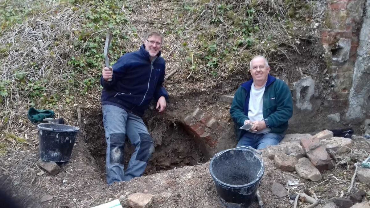 Археологи обнаружили ранее не известную четвёртую печь и её арку. Фото iwcp.co.uk 