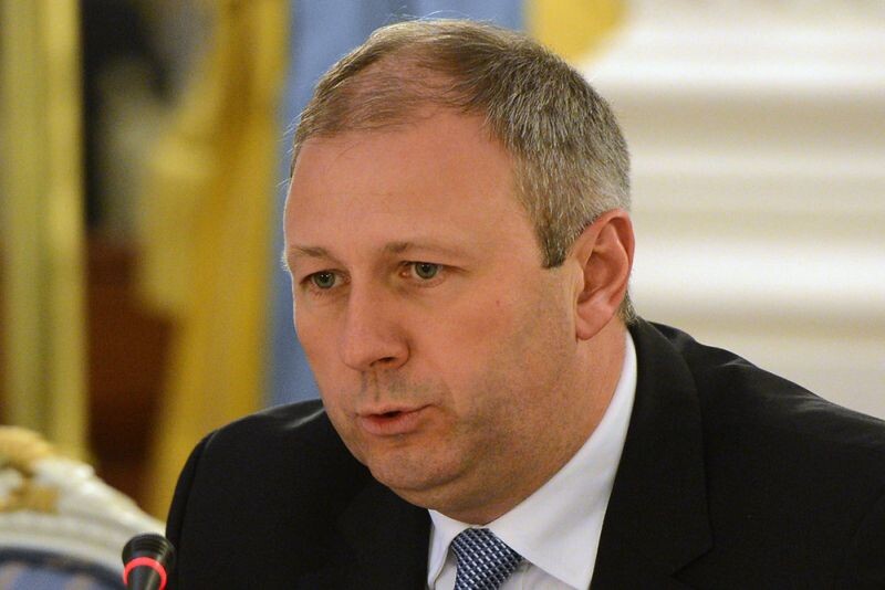 Премьер-министром назначен Сергей Румас, который до этого возглавлял Банк развития