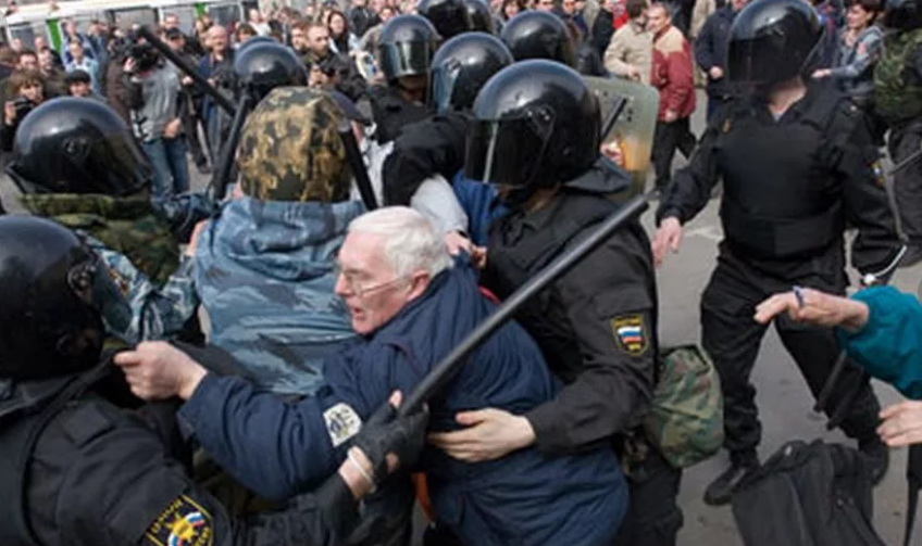 Избиение пенсионера на митинге в Москве