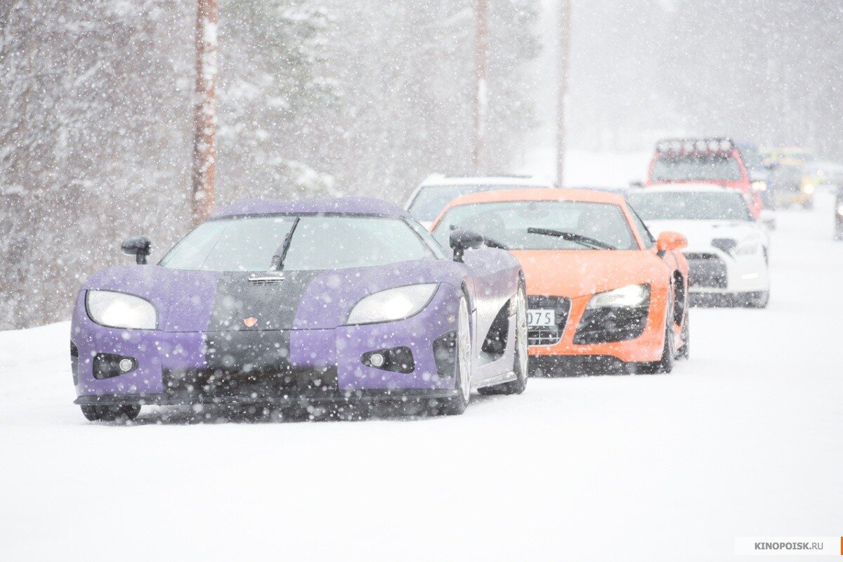 Я всё ждал, когда эти чокнутые норвеги доберутся до российских колдобин и поотрывают на своих гламурных "пузотерках" трансмиссии и глушители. Но то ли в Мурманской области и вправду дороги столь же идеальные, как в Скандинавии, то ли авторы фильма просто тактично не стали заострять на этом внимание.