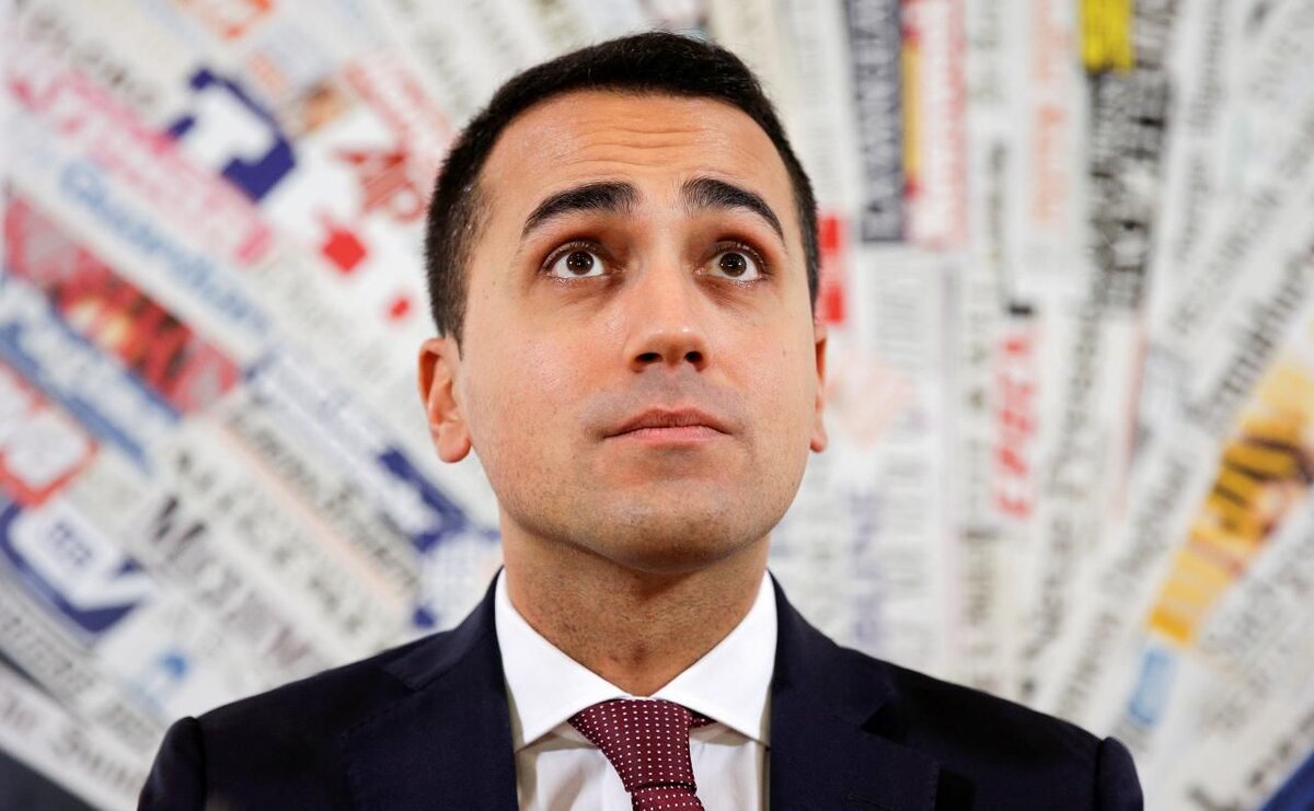 Луиджи Ди Майо (Luigi Di Maio), министр экономического развития Италии, для которого решение проблемы национального перевозчика может стать большим достижением и очередным толчком карьеры