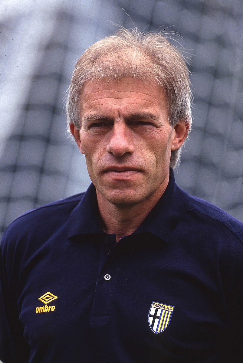 Невио Скала и его Парма в первые в Элитном дивизионе сезона 1990/91 он сменил Аригго Сакки который так и не смог вывести команду в серию А