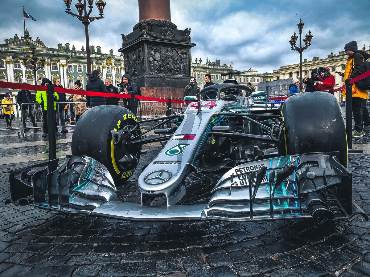 Mercedes AMG W09 