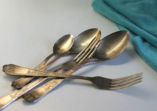 Потемневшее неродированное серебро