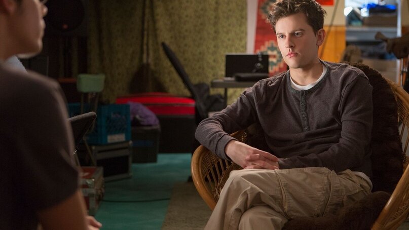 
Харизма одного из центральных героев нового сезона так и прет через край.